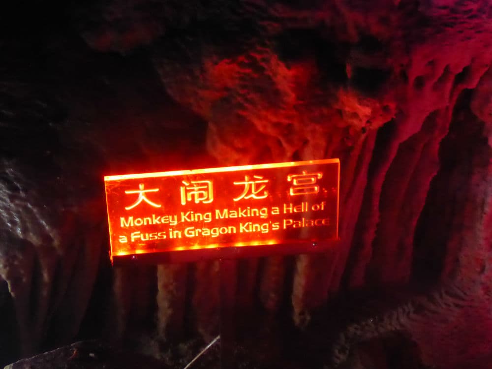 Liuzhou, Guangxi - Grotte mit Gruß vom Monkey King