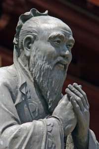 Konfuzius-Statue im Konfuzius-Tempel Shanghai